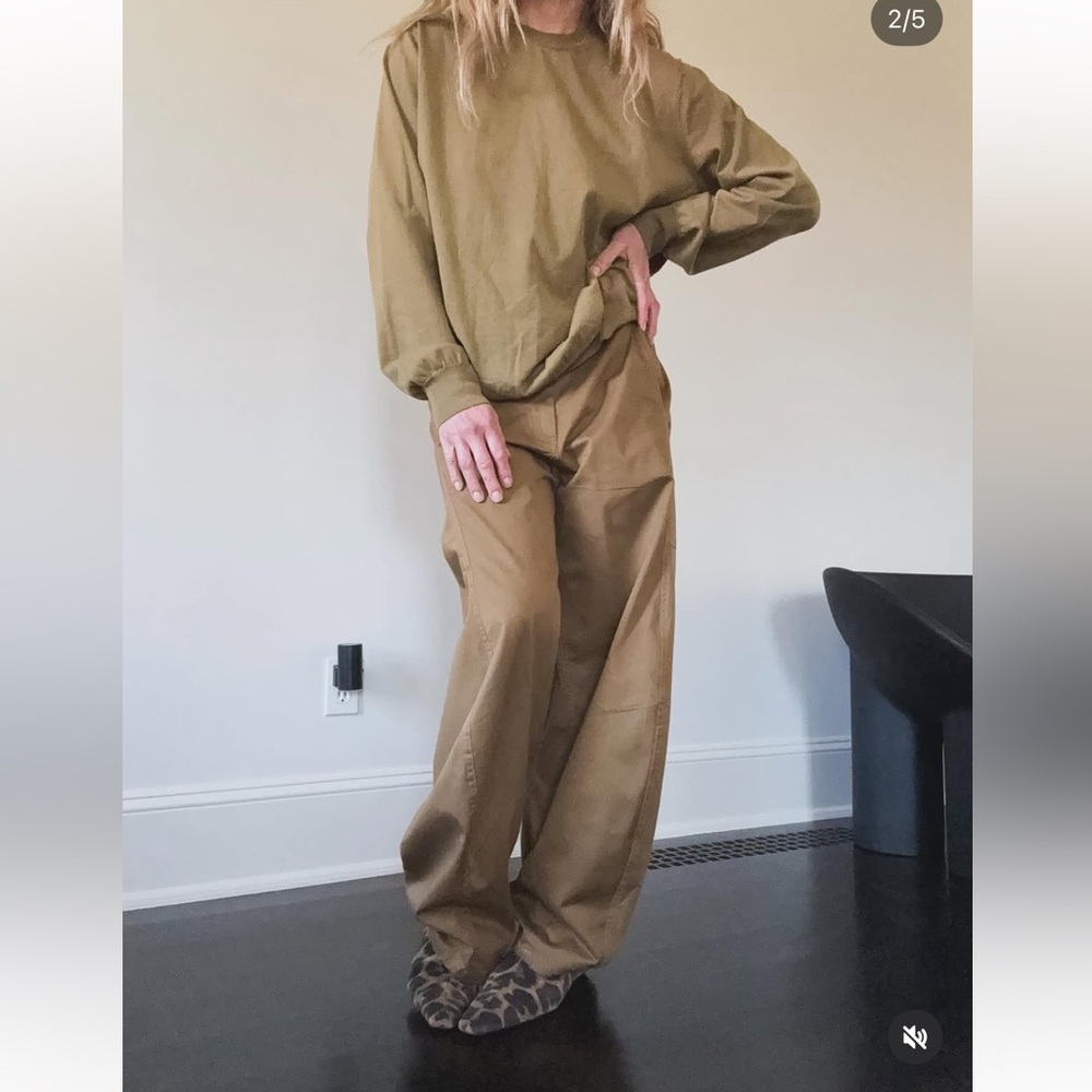 TIBI 
SOLD OUT
Chino Sid Pant
Size 28
Caramel color 
Snaps on bottom
Worn once